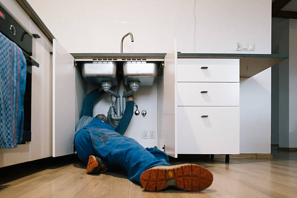 Professional Plumbing technician working in Villa Ridge, MO